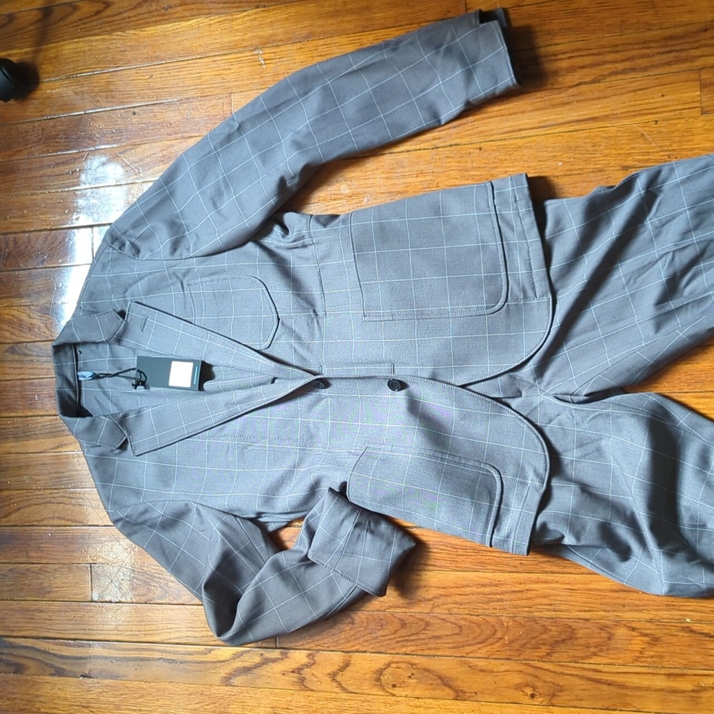NWT Donrad Duncan suit
